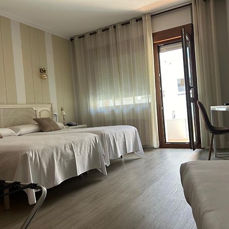 Hotel Marqués de Santillana Torrelavega Esterno foto