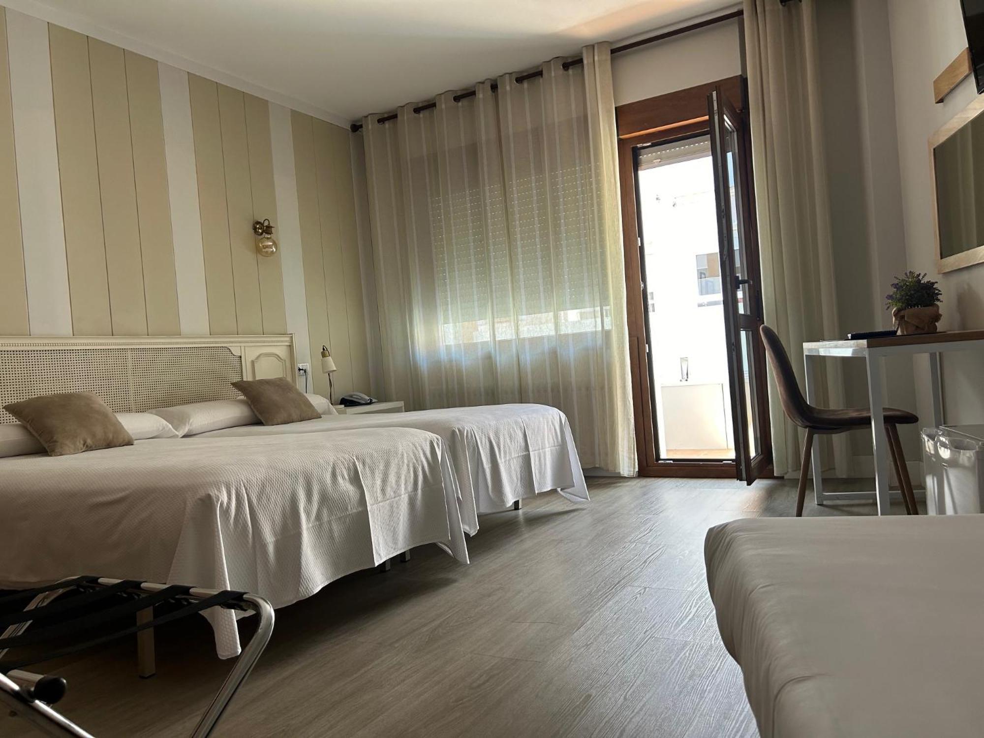 Hotel Marqués de Santillana Torrelavega Esterno foto