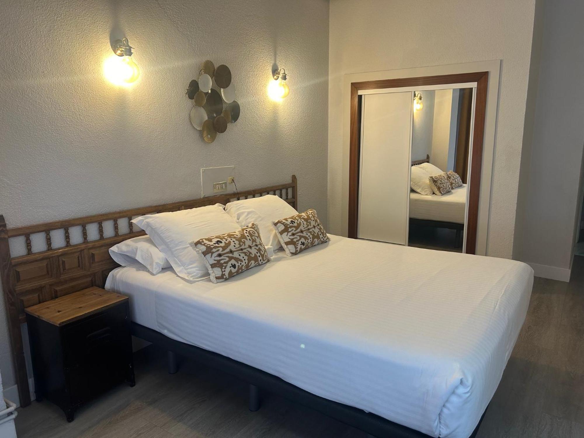 Hotel Marqués de Santillana Torrelavega Esterno foto