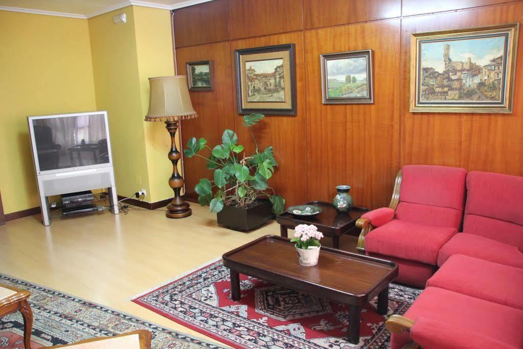 Hotel Marqués de Santillana Torrelavega Esterno foto