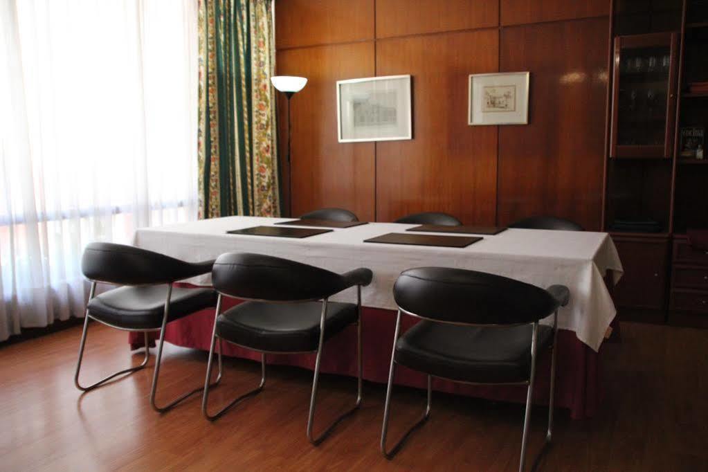 Hotel Marqués de Santillana Torrelavega Esterno foto