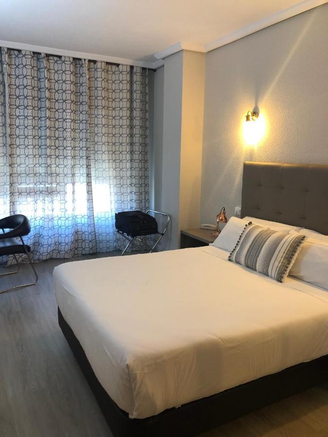 Hotel Marqués de Santillana Torrelavega Esterno foto